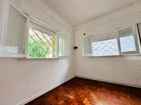 Casa en Alquiler con 2 cocheras