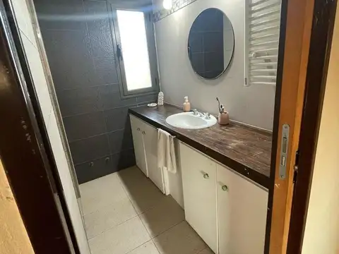 CASA EN VENTA 2 DORM + ENTREPISO Y BALCON