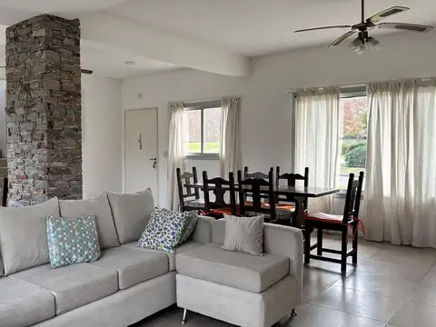 Casa 4 ambientes con 3 baños