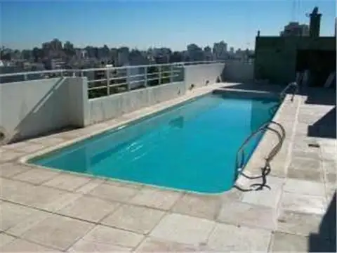 DEPTO. VENTA - 3 AMB. CABALLITO, C/ BALCON AL FRENTE, BAULERA, PILETA Y SUM