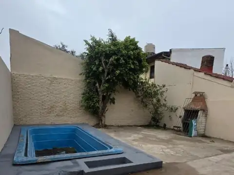 Casa en Alquiler con 2 cocheras