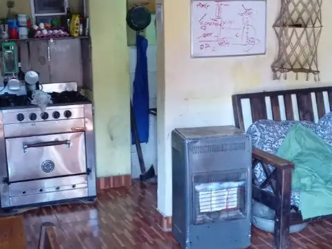 VENDO CASA SOBRE LOTE DE 10 X 31 Mts.