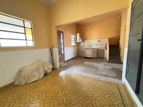 Casa 6 ambientes con 1 baño