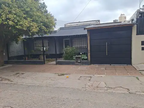 Casa en Alquiler con 1 cochera