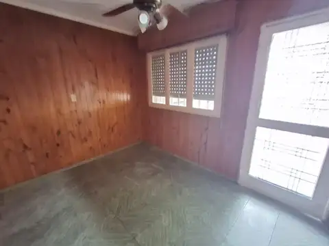 Casa de 2 dormitorios con cochera patio y terraza en alquiler Pasaje Cosgrove 1900 Rosario