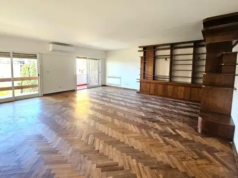 Excelente Semipiso con Vistas Abiertas en el Centro de San Isidro - Super Luminoso 
