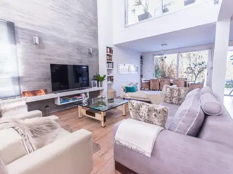 Casa 6 ambientes con 4 baños