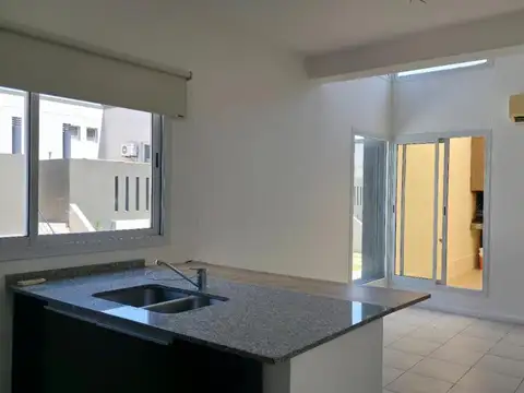 usd 450.-OPORTUNIDAD c/patio/parrilla  y coch.Cubierta.