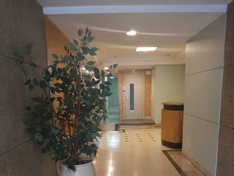 1 AMB 7°  PISO LATERAL  LUMINOSO "ALTO PALERMO"  BAÑO COMPLETO BUEN ESTADO