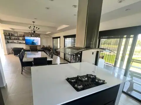 Casa en Alquiler en Countries y Barrios Cerrados en la Plata, USD 2.500