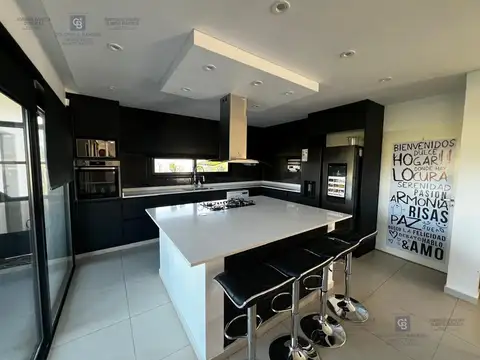 Casa en Alquiler de 5 dormitorios