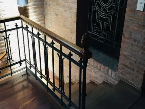 Casa en Alquiler con 4 cocheras