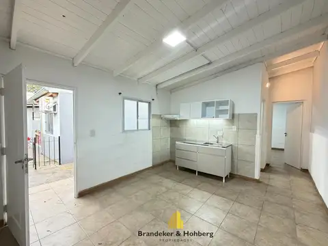 Departamento de 2 ambientes con patio propio.