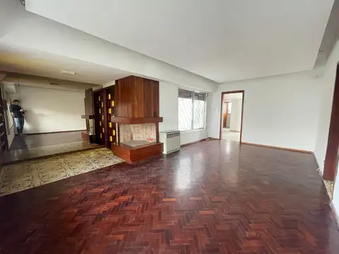 Casa en venta de 1 dormitorio   comodín con Jardín 