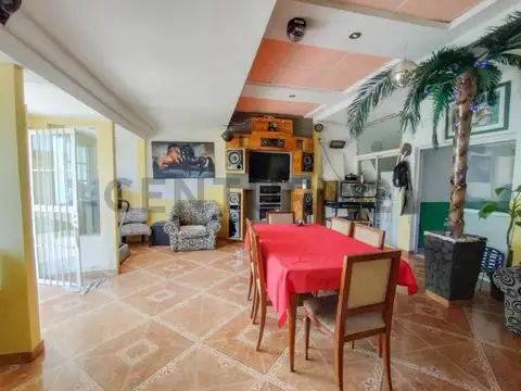 VENTA CASA 4 AMBIENTES CON PILETA - BILLINGHURST, SAN MARTÍN - ACEPTA PERMUTA 
