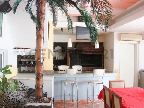 VENTA CASA 4 AMBIENTES - GRAL. SAN MARTÍN - PERMUTA