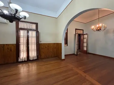 Casa PH, apta vivienda u oficinas. La Plata, semicentro.