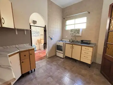 Casa PH, apta vivienda u oficinas. La Plata, semicentro.