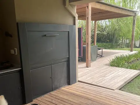 Casa en Alquiler Temporal con 4 cocheras