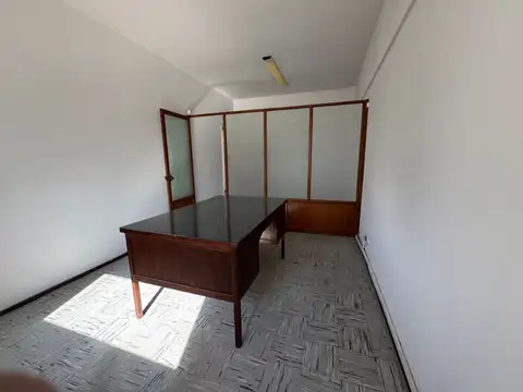 Oficina 4 ambientes con 1 baño