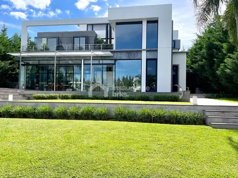 CASA EN ALQUILER AMOBLADA CON AMARRA, PISCINA, ASCENSOR EN EL YACHT NORDELTA-TIGRE!