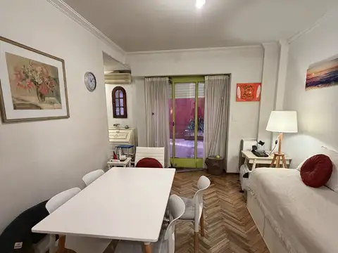 Depto de 4 amb en PB con patios en recoleta