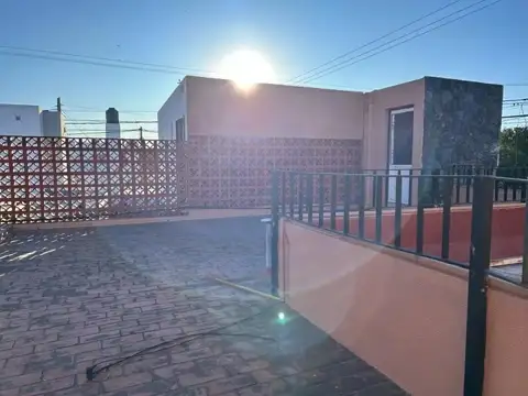 Casa en Venta con 3 cocheras