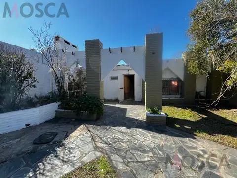 Casa en Venta con 3 cocheras