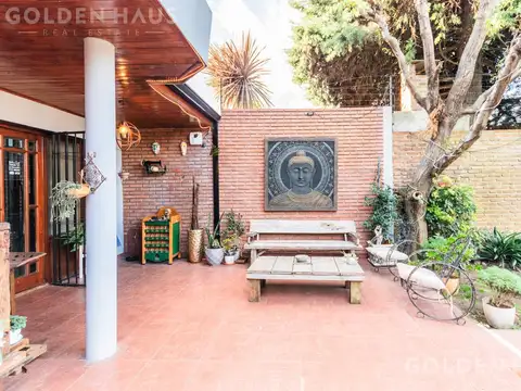 Casa en venta 4 ambientes con piscina y quincho en Ezpeleta