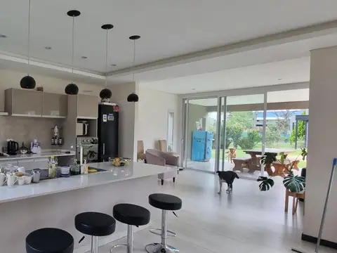 HERMOSA CASA EN WESTON EN VENTA