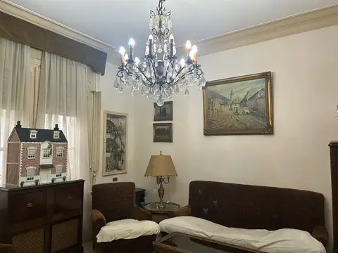 Casa 8 ambientes con 2 baños