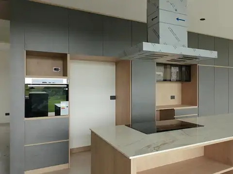 Casa en Venta con 4 cocheras