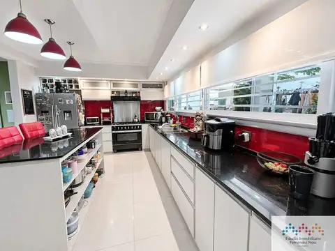 Casa 4 ambientes con 3 baños