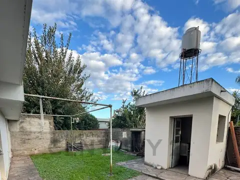 Casa 3 ambientes con 2 baños