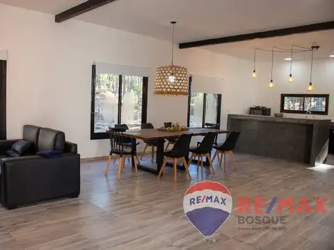 Casa 4 ambientes con 2 baños