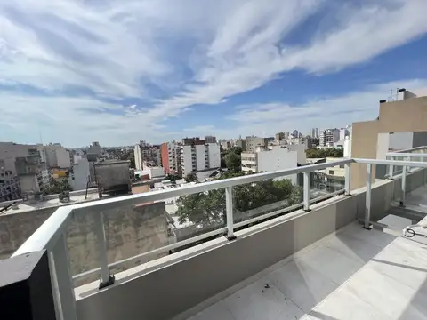 AMBIENTE ABIERTO COCINA SEPARADA BALCON SUPER LUMINOSO LISTO PARA ESCRITURAR