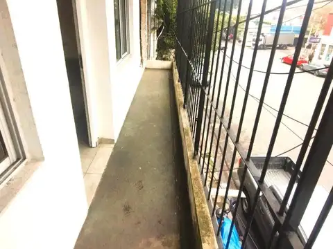 C.pellegrini 100, Piso 1°