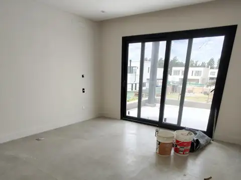 Casa 6 ambientes con 4 baños