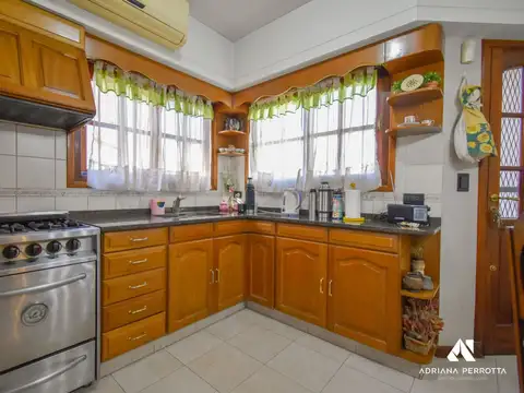 Casa 4 ambientes con 3 baños
