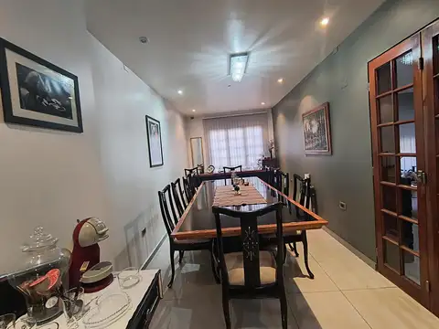 Casa 10 ambientes con 5 baños