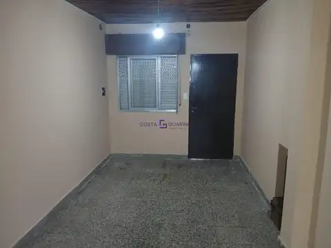 Depto Tipo Casa en Alquiler en Gregorio de Laferrere, $ 650.000
