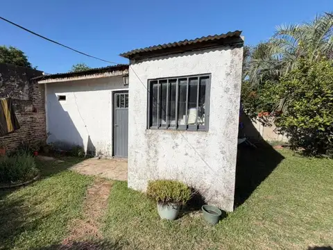 SE VENDE CASA UBICADA SOBRE AV. ALEM