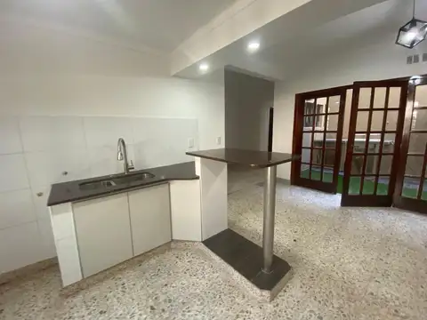 Depto Tipo Casa en Alquiler en Piñeyro, $ 800.000