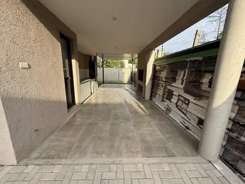 Casa 4 ambientes con 3 baños