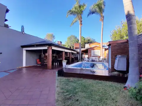 Hermoso chalet a la venta en Av. Santa Maria al 2300 - Rincón de Milberg. Excelente ubicación.