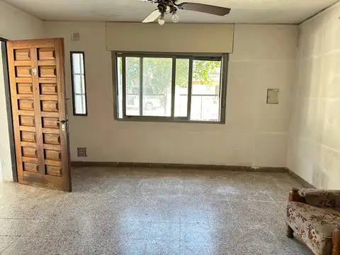 Casa 5 ambientes con 1 baño