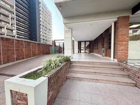 VENTA 5 AMB en Av Libertador con Cochera, Olivos OPORTUNIDAD! Apto Credito. .