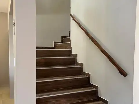 Casa 8 ambientes con 3 baños