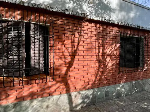 CASA 3 AMBIENTES - EN VENTA - HAEDO SUR