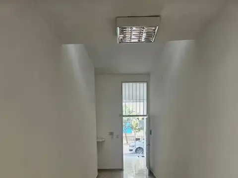 Oficina 5 ambientes con 2 baños